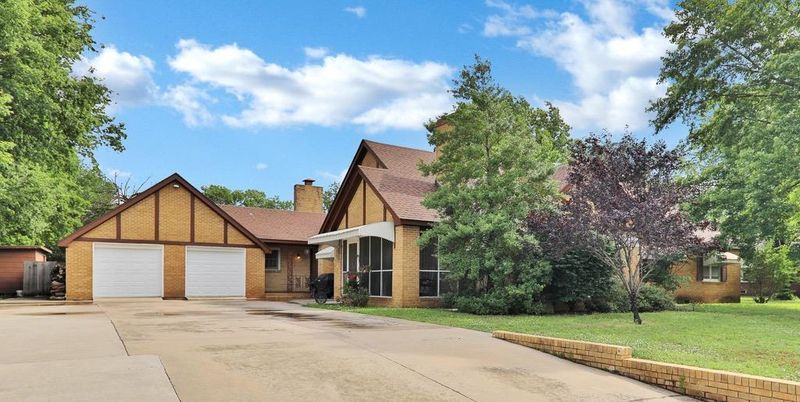 211 E 3rd Ave, Caney, KS 67333