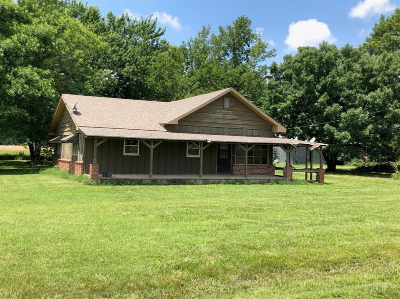 24030 Meade Rd, Parsons, KS 67357