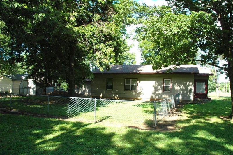 605 3rd St, Oswego, KS 67356