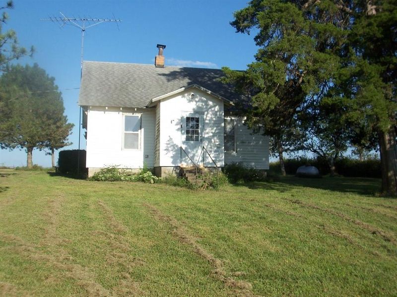 2303 Farris Rd, Blue Mound, KS 66010