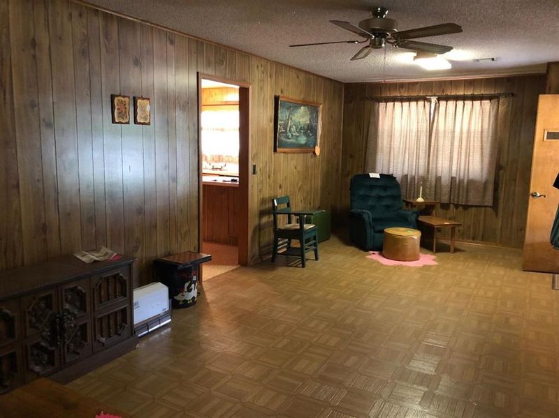 317 S 5th St, Chetopa, KS 67336