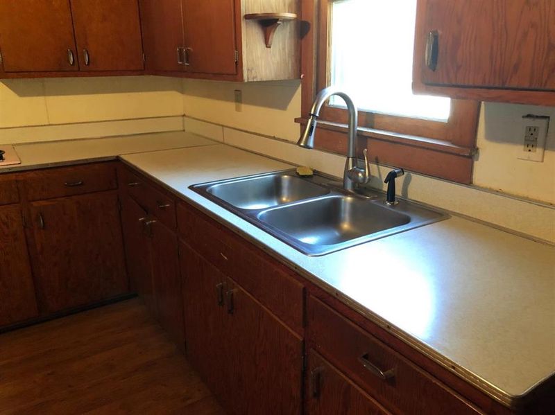 1218 Grand Ave, Parsons, KS 67357