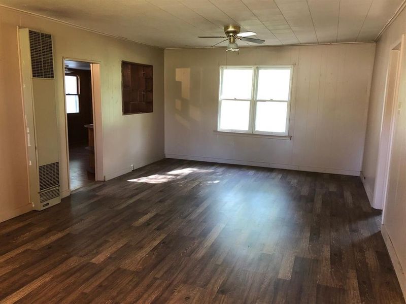 1218 Grand Ave, Parsons, KS 67357