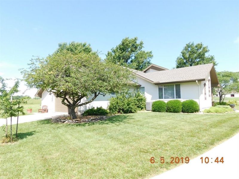 518 Canary Ln, Iola, KS 66749