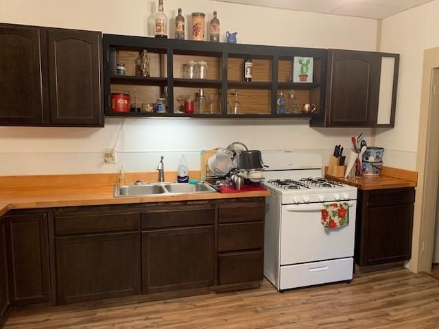 1221 N 20th St, Parsons, KS 67357