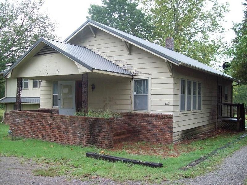 4061 Parkview Dr, Frontenac, KS 66763