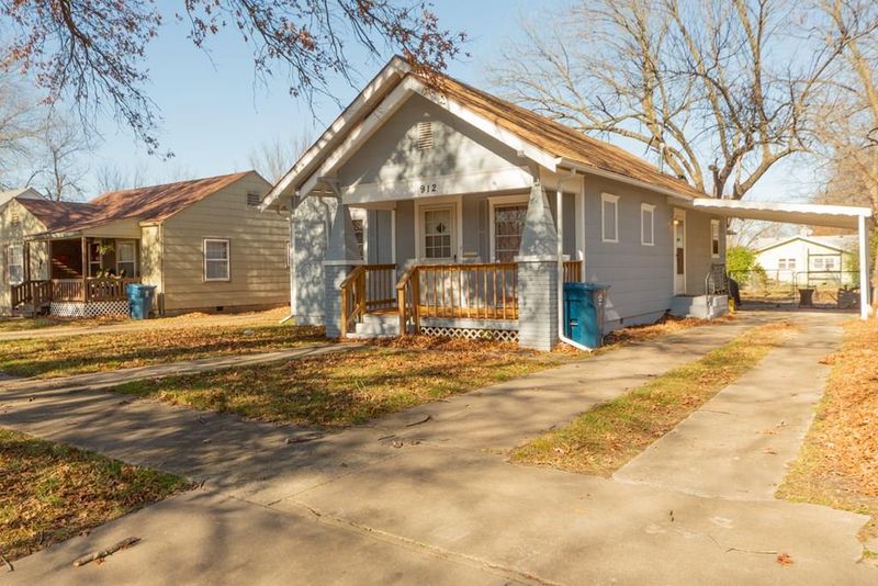 912 W 2nd St, Coffeyville, KS 67337