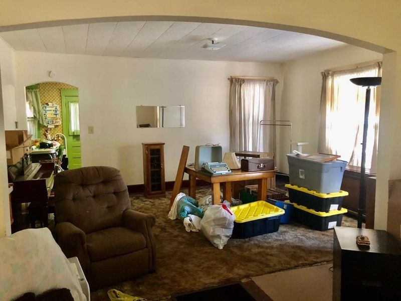 220 N 28th St, Parsons, KS 67357