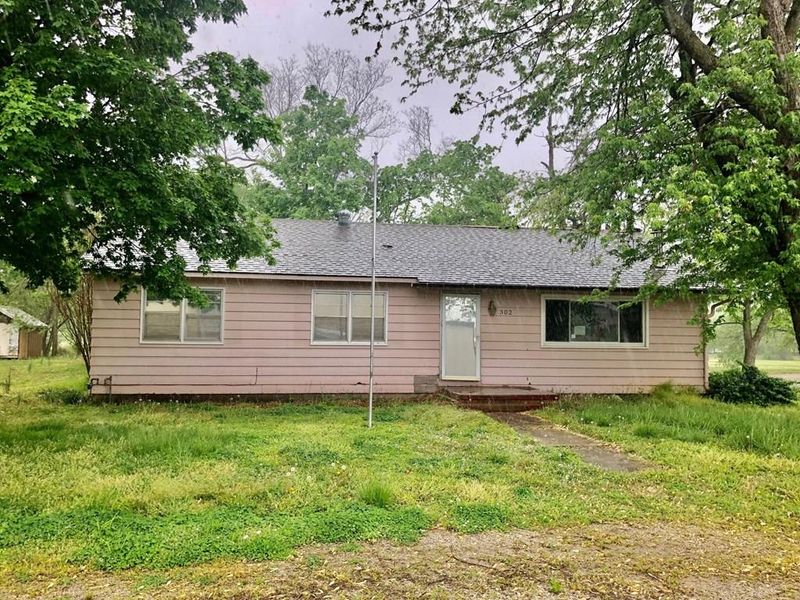 302 Depot St, Oswego, KS 67356