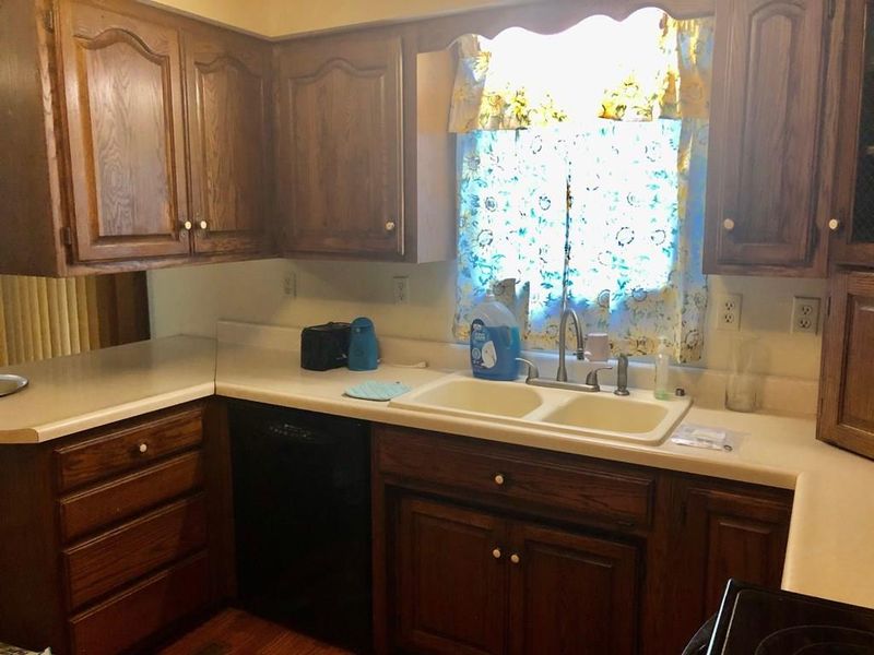 1507 Linwood Dr, Parsons, KS 67357