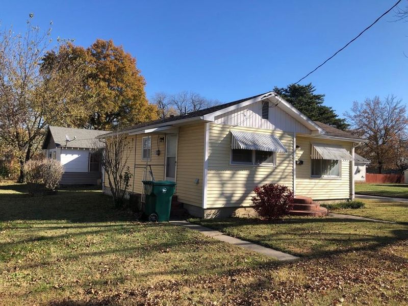 820 S 15th St, Parsons, KS 67357