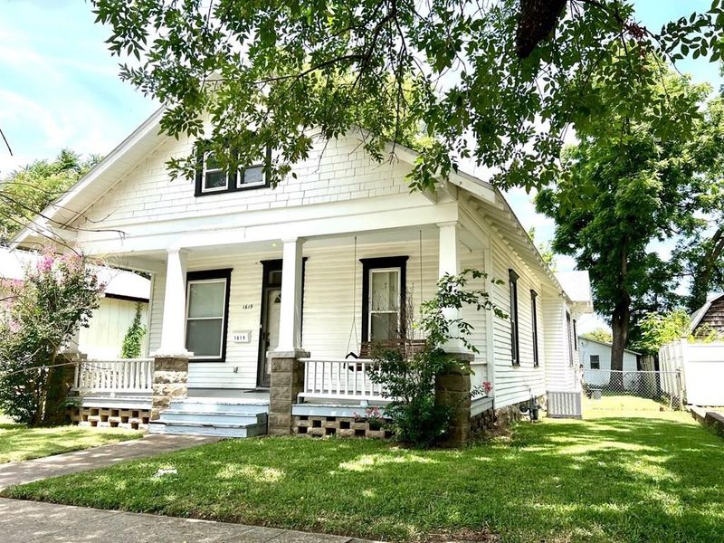 1619 Chess Ave, Parsons, KS 67357
