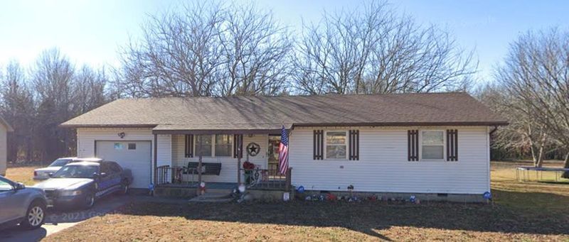 208 E 11th Ave, Caney, KS 67333