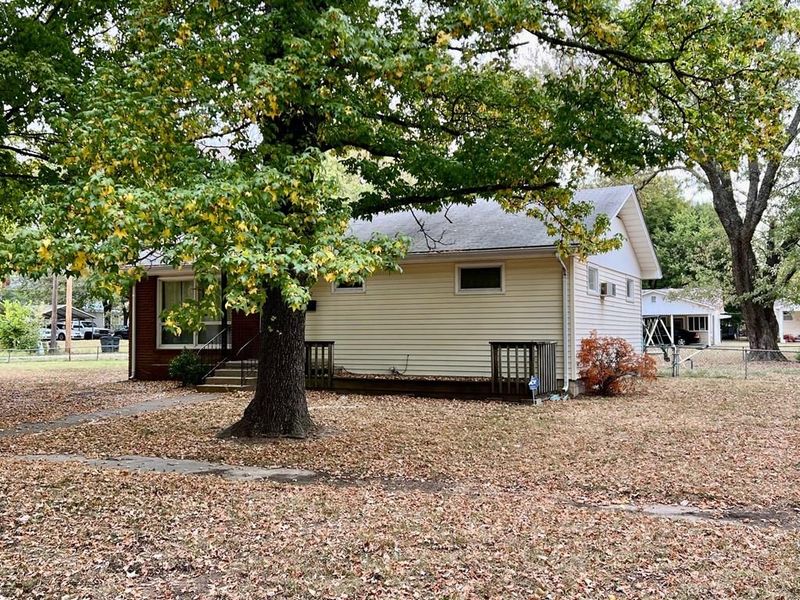 722 S 17th St, Parsons, KS 67357