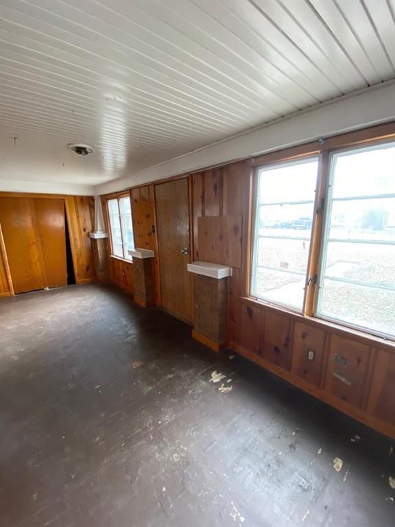 209 E 5th St, Oswego, KS 67356