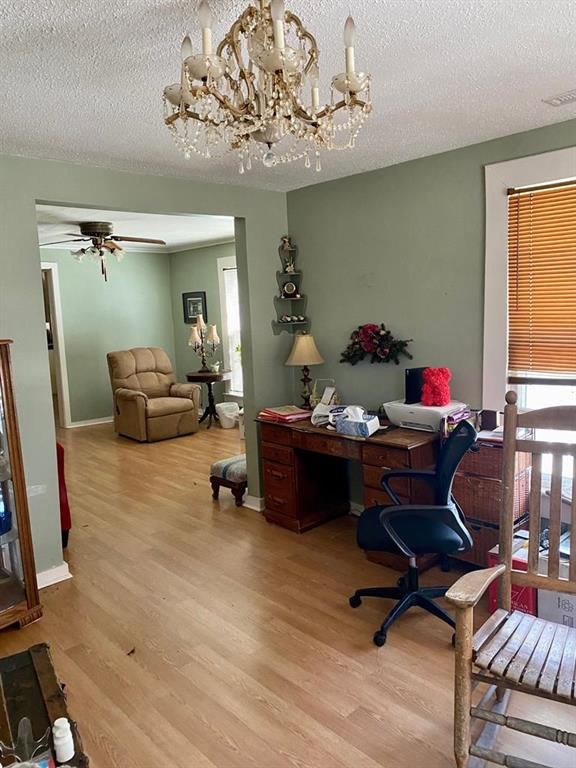 1323 Crawford Ave, Parsons, KS 67357