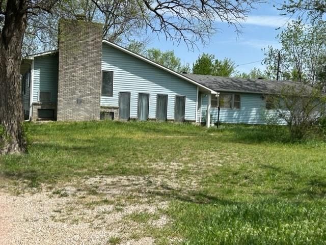 1842 24000 Rd, Parsons, KS 67357