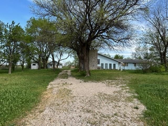 1842 24000 Rd, Parsons, KS 67357