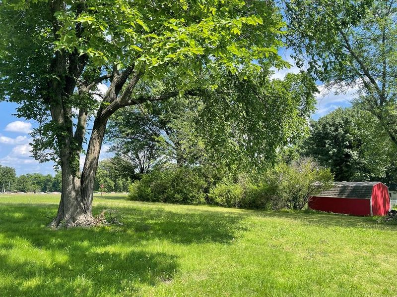 607 E 14th St, Chanute, KS 66720