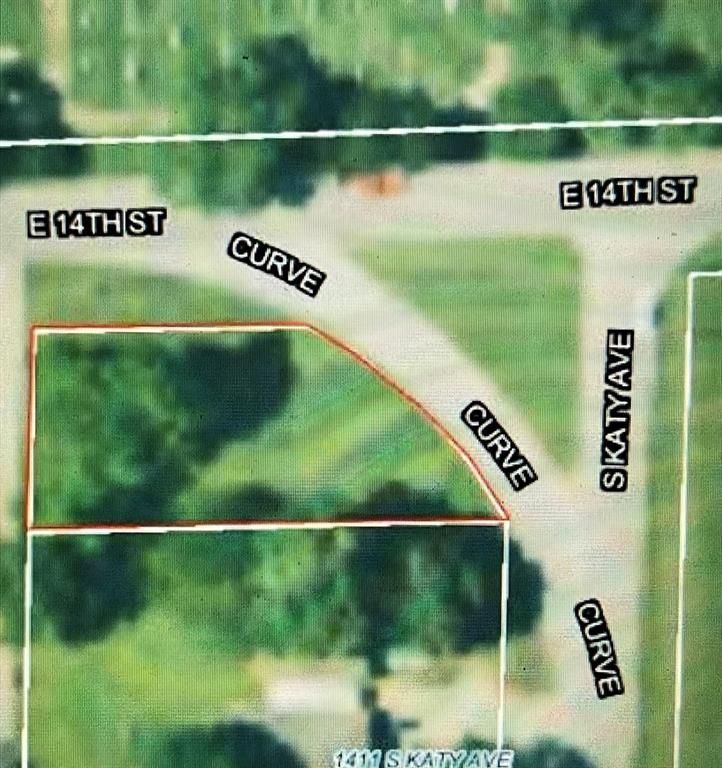 607 E 14th St, Chanute, KS 66720