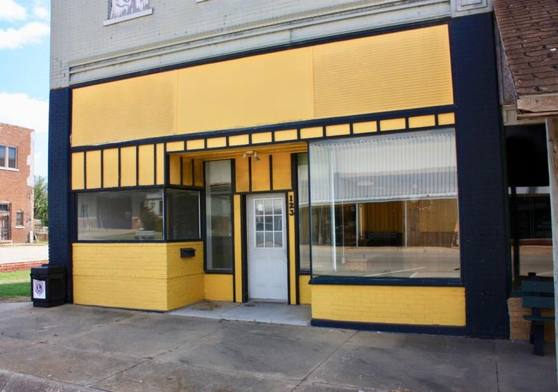 123 W 4th Ave, Caney, KS 67333