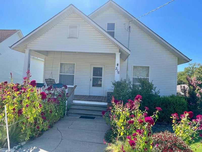 216 Main St, Galesburg, KS 66740