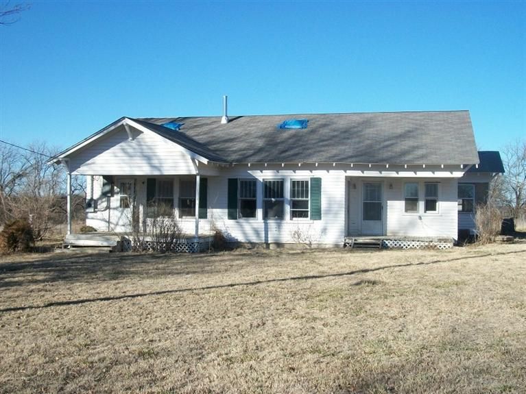 102 E 8th St, Labette City, KS 67356