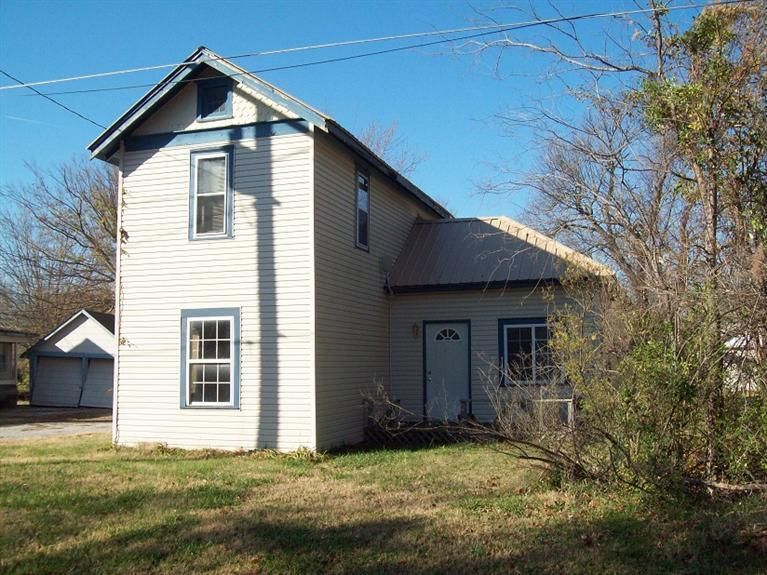 905 S 22nd St, Parsons, KS 67357