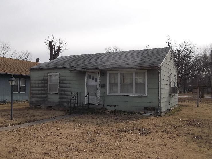 3136 Morton Ave, Parsons, KS 67357