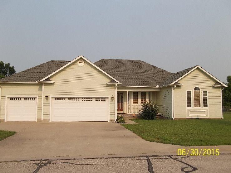330 Kay Ln, Parsons, KS 67357