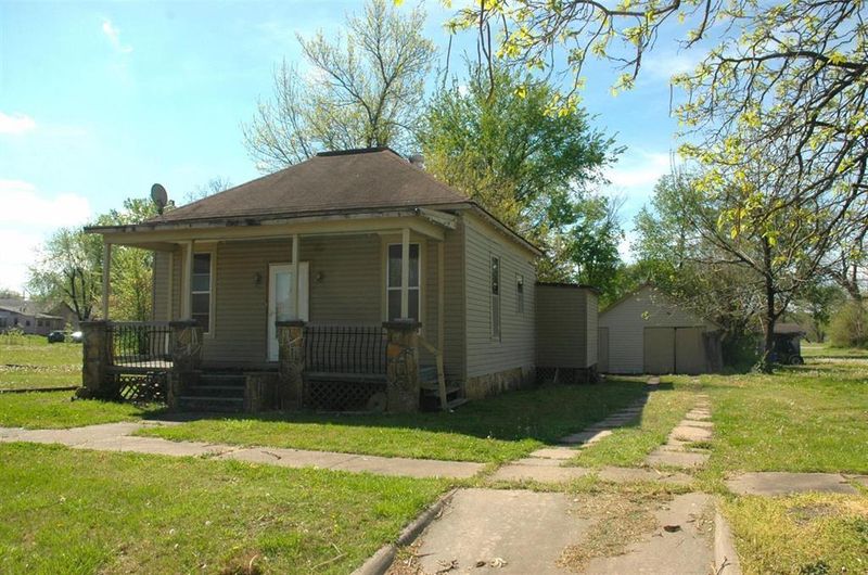 1924 Morgan Ave, Parsons, KS 67357