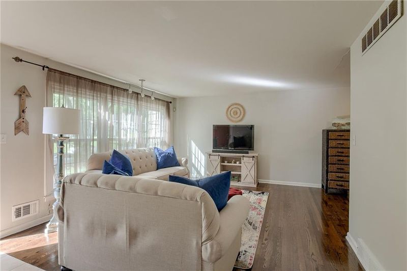 312 E Sweeney Blvd, Kansas City, MO 64114