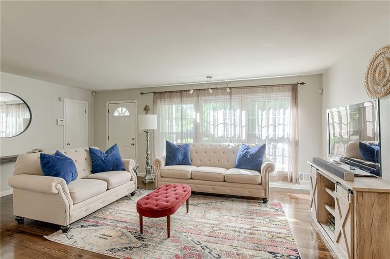 312 E Sweeney Blvd, Kansas City, MO 64114