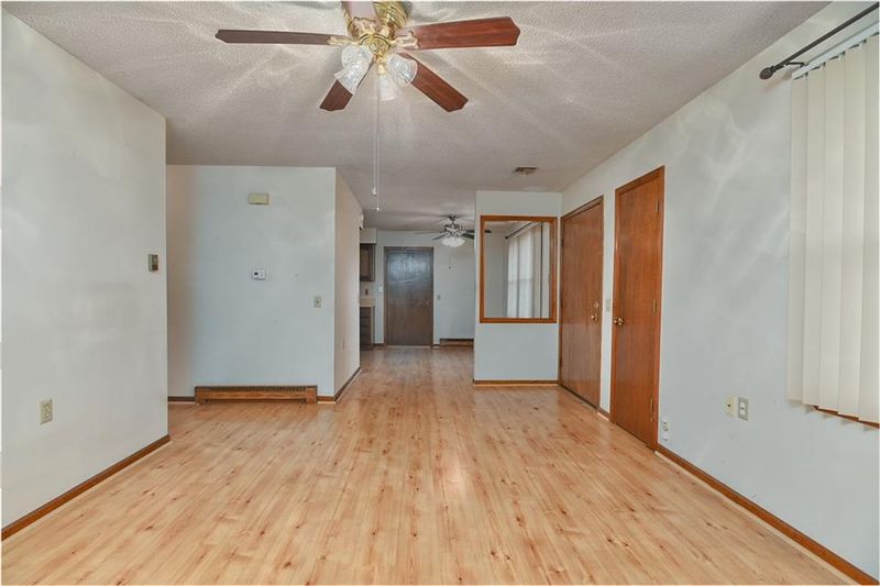 18820 Sunrise Dr, Belton, MO 64012
