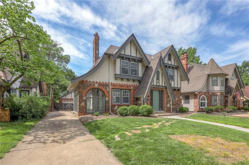 437 E 72 St, Kansas City, MO 64131