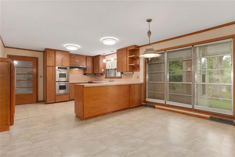 10304 E 71st Ter, Raytown, MO 64133