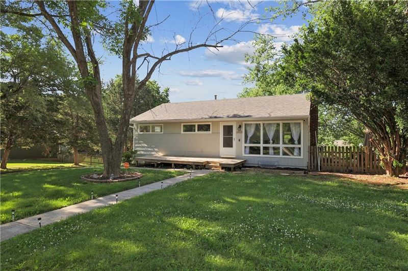 6905 E 69th St, Kansas City, MO 64133