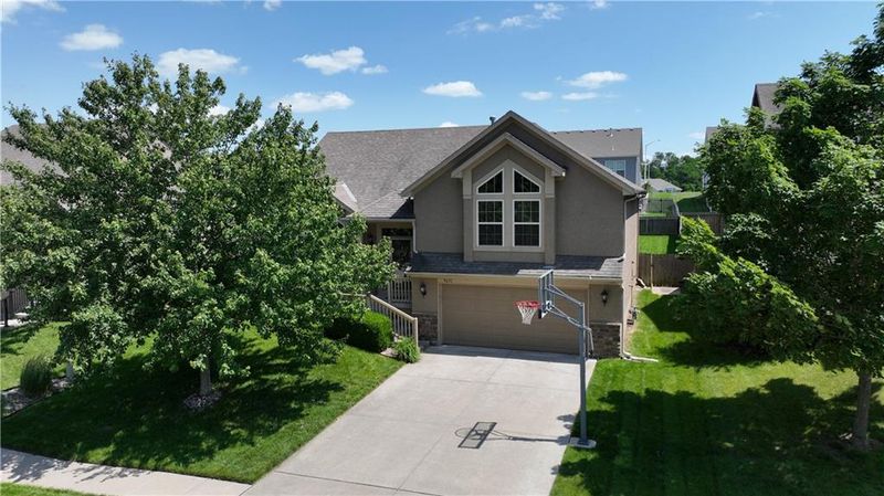9631 N Adrian Pl, Kansas City, MO 64154