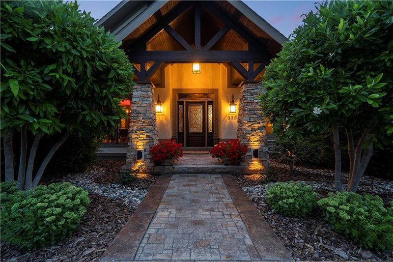 325 NW Thoreau Ct, Lee's Summit, MO 64081
