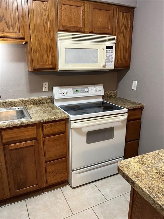 1104 N 4th St, Lansing, KS 66043