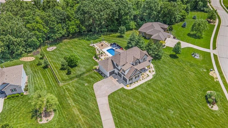 13413 Oakbrook Cir, Kearney, MO 64060