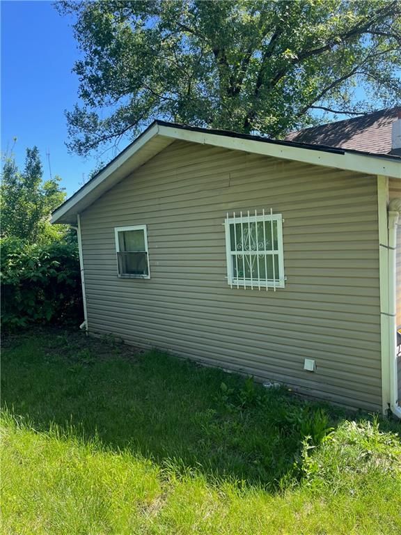 2946 Brighton Ave, Kansas City, MO 64128