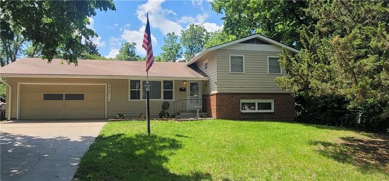 4907 30th St, Topeka, KS 66614