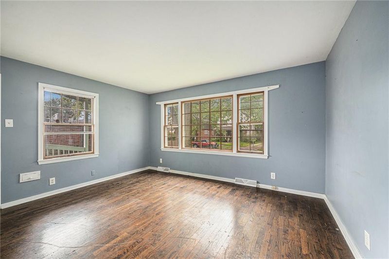 3823 Bell St, Kansas City, MO 64111