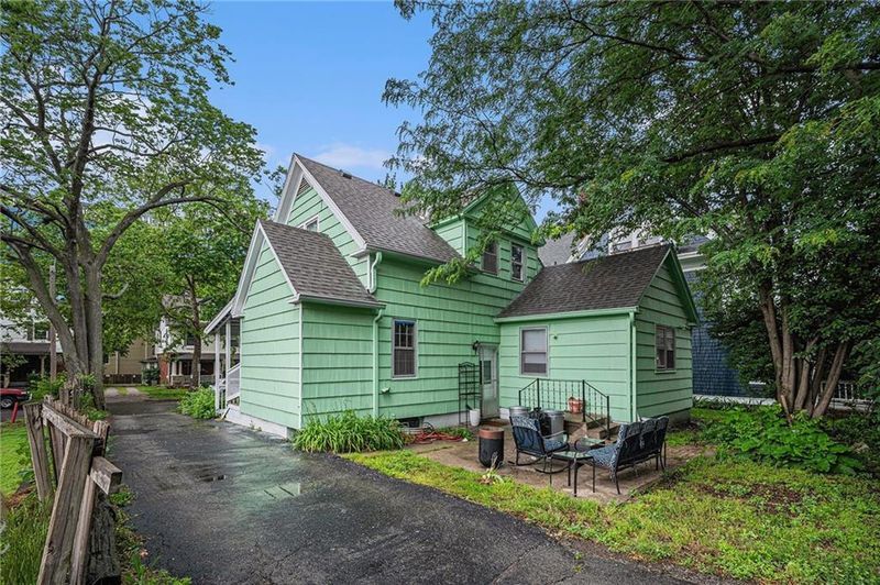 3823 Bell St, Kansas City, MO 64111