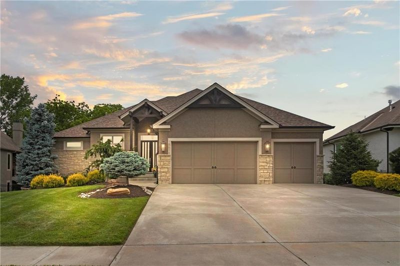 15616 Windsor St, Overland Park, KS 66224