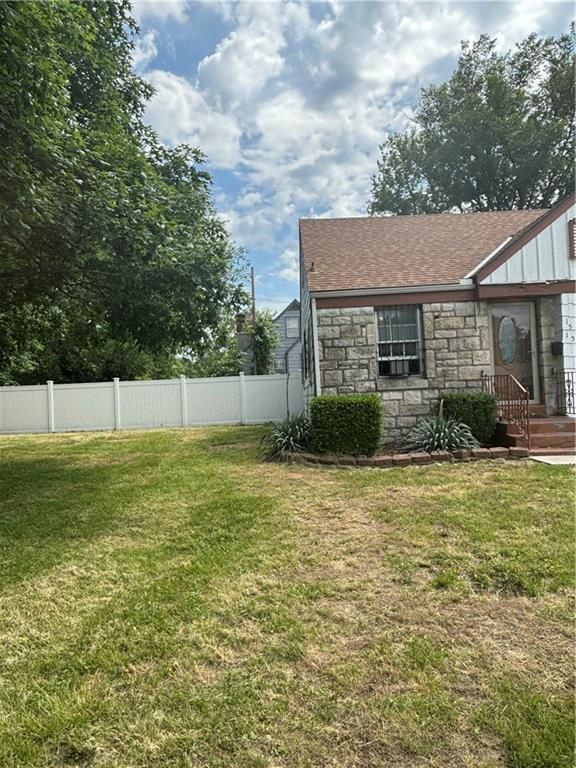 1515 E 73rd St, Kansas City, MO 64131