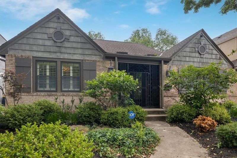 4905 State Line Rd, Kansas City, MO 64112