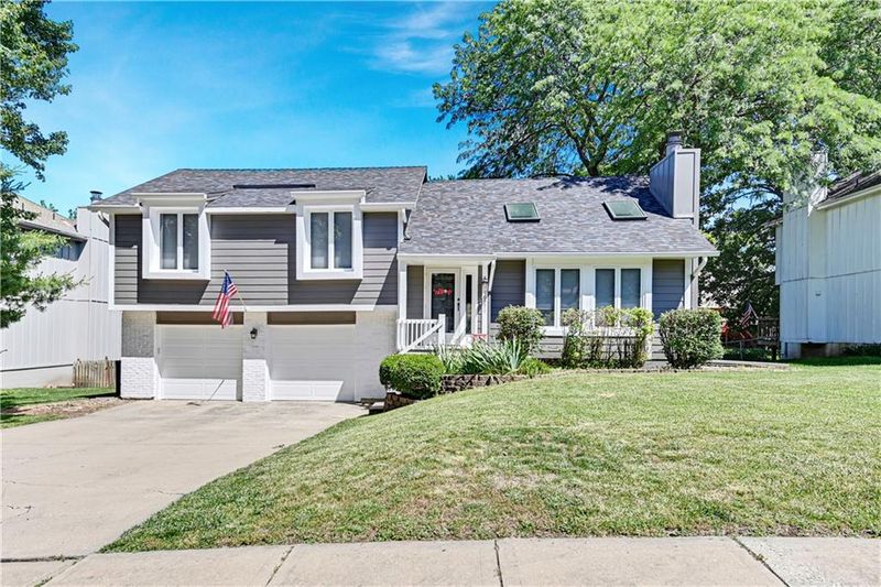 10571 Bradshaw St, Overland Park, KS 66215