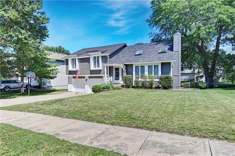 10571 Bradshaw St, Overland Park, KS 66215